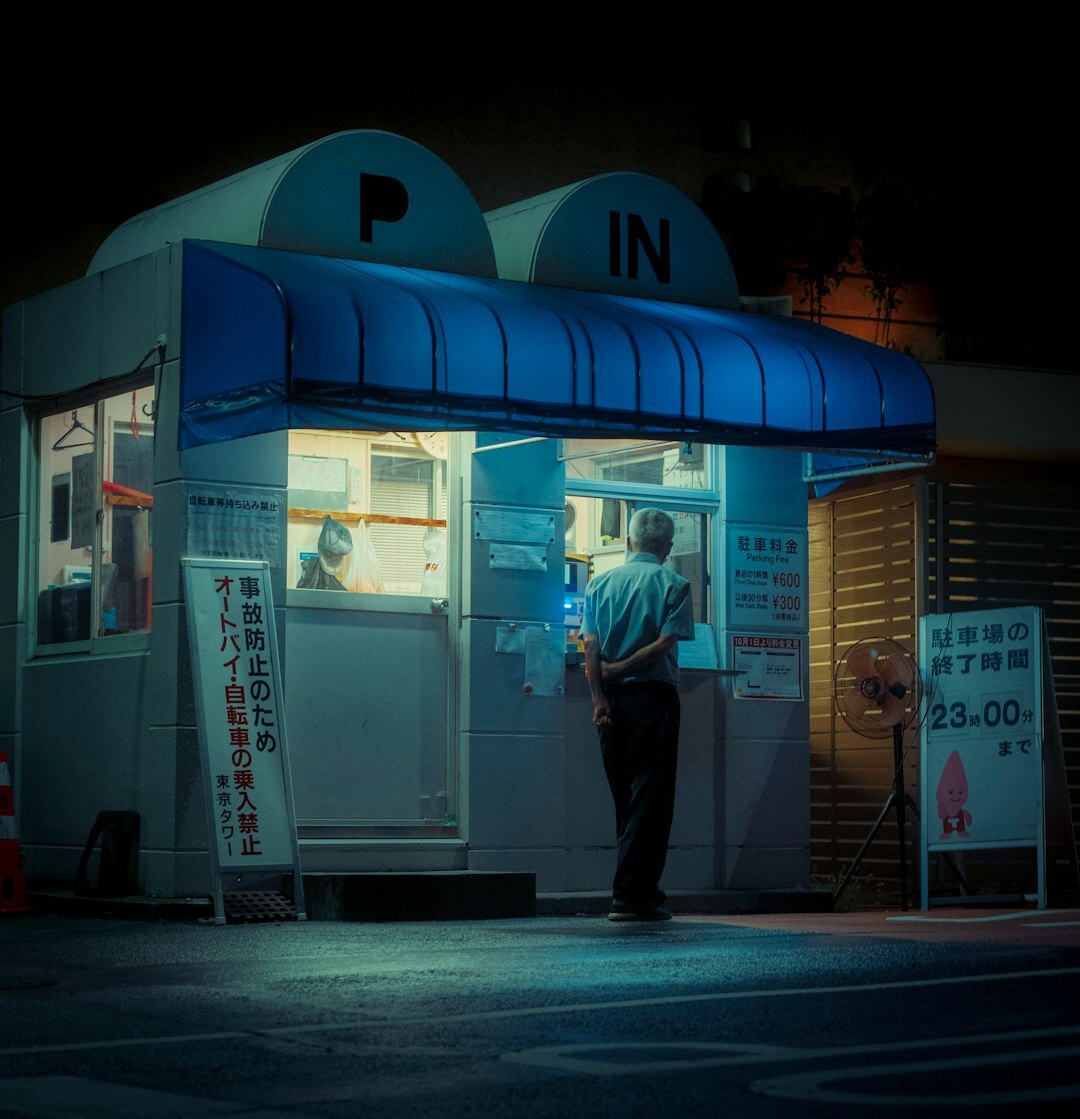 store detective at night