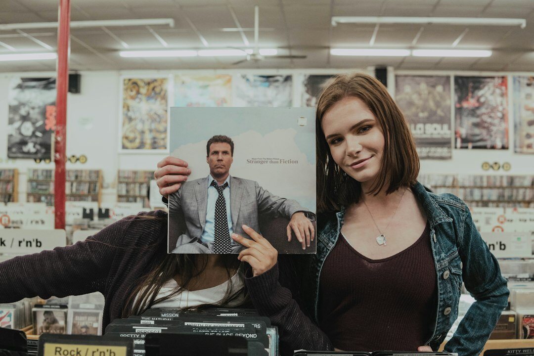 undercover detective in store