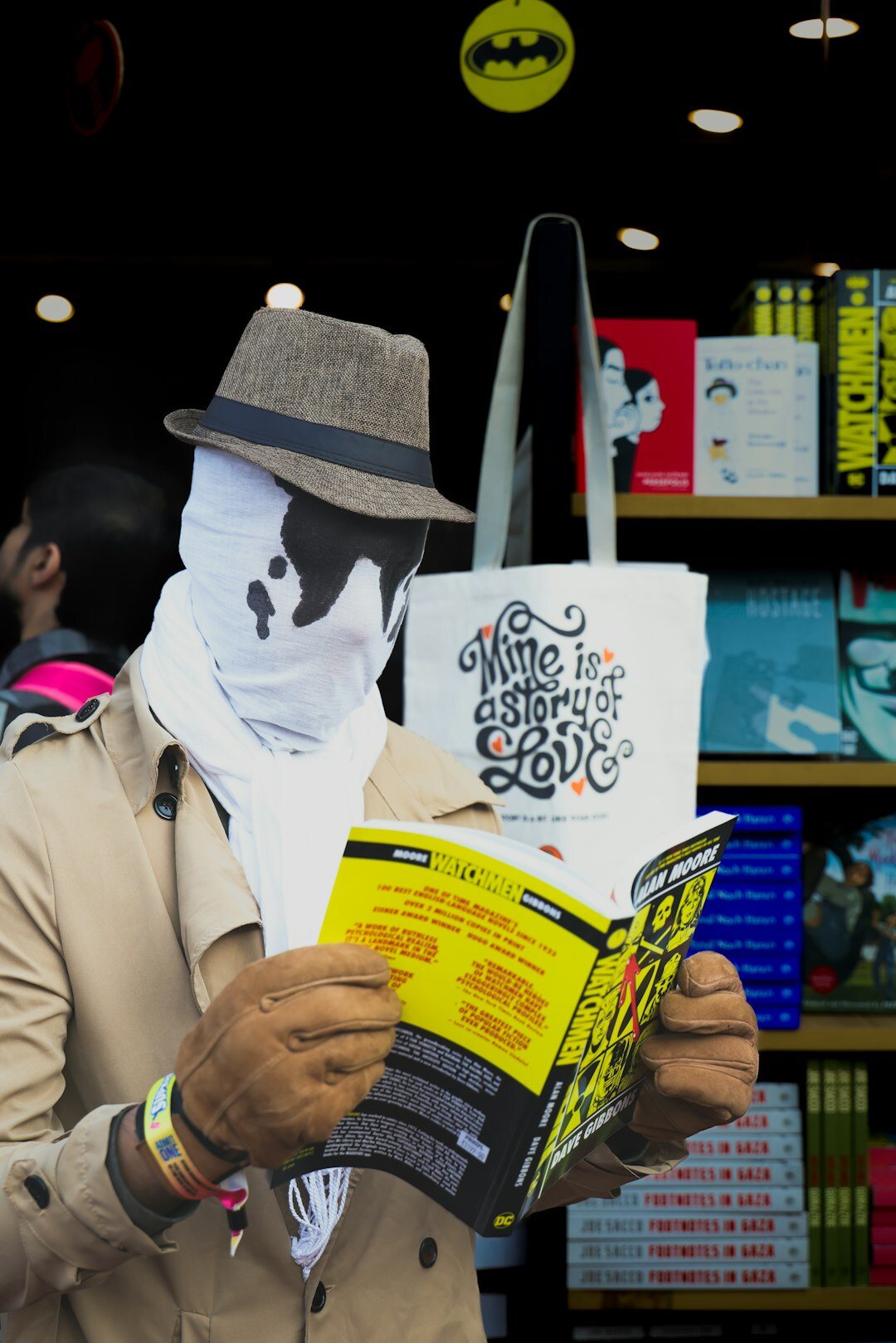 undercover detective in store