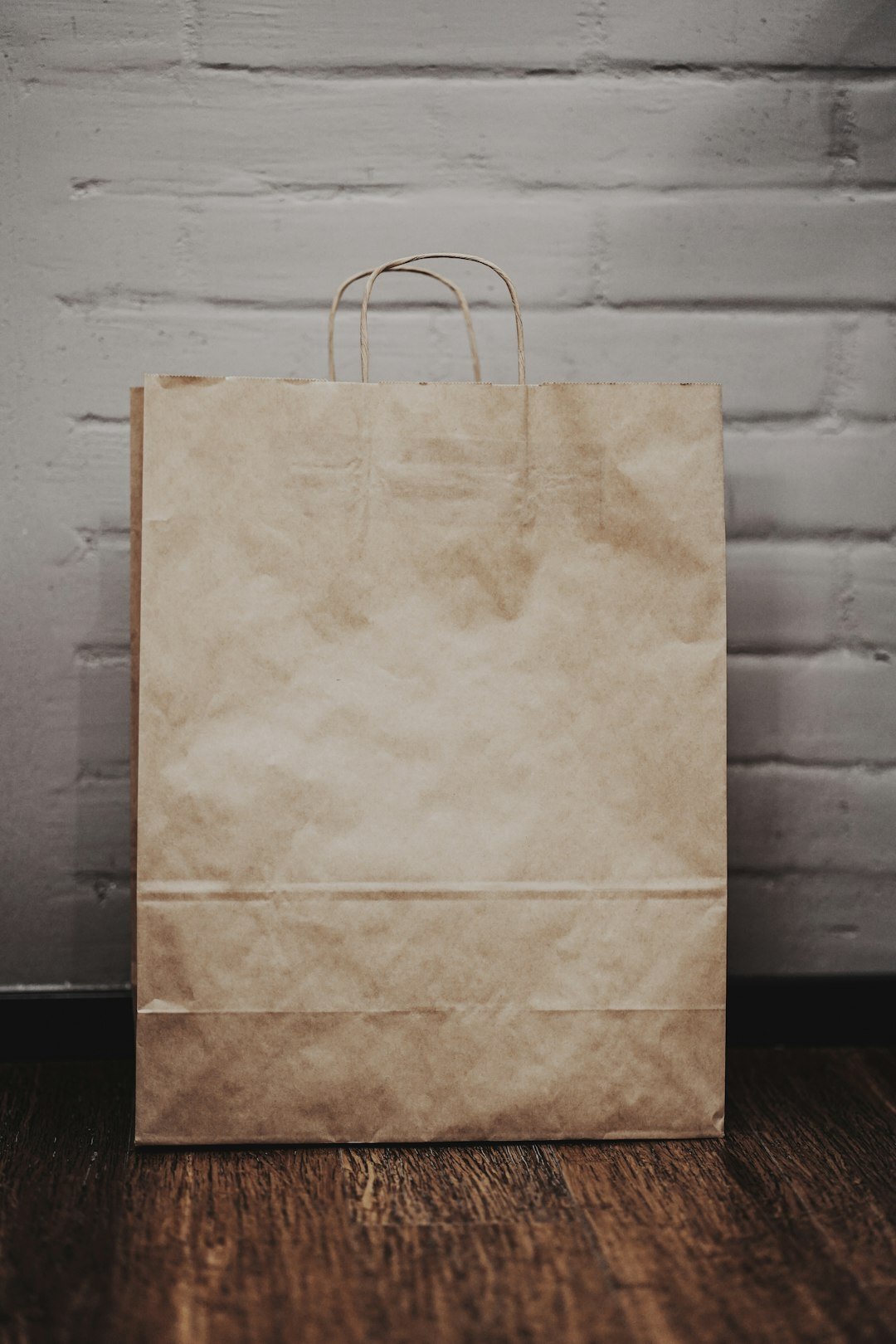 shoplifter hiding product in bag